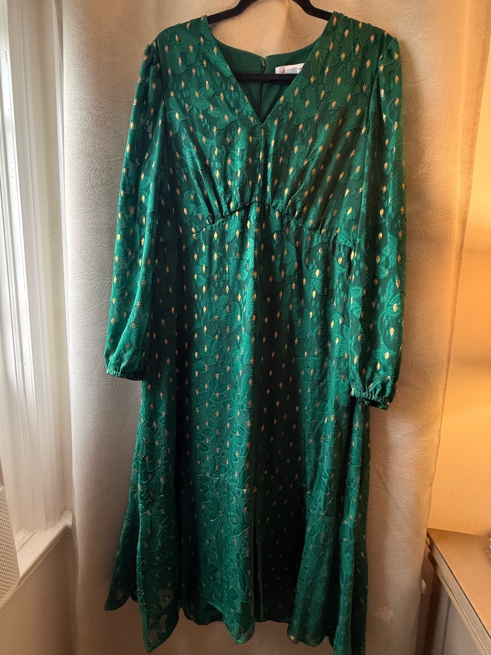 Liz Claiborne Emerald Green Long Sleeve V-Neck Midi Dress with Gold Dot Detail